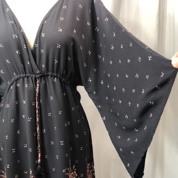 LOVESTITCH • Black Floral Deep-V neckline Tie Front Dress size med. - Picture 3 of 9